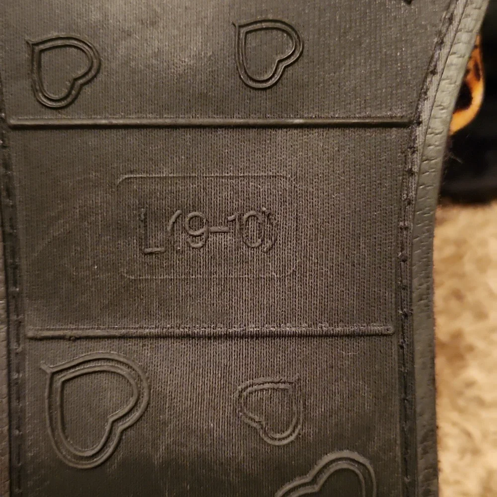 Leopard Slippers - Picture 2 of 6